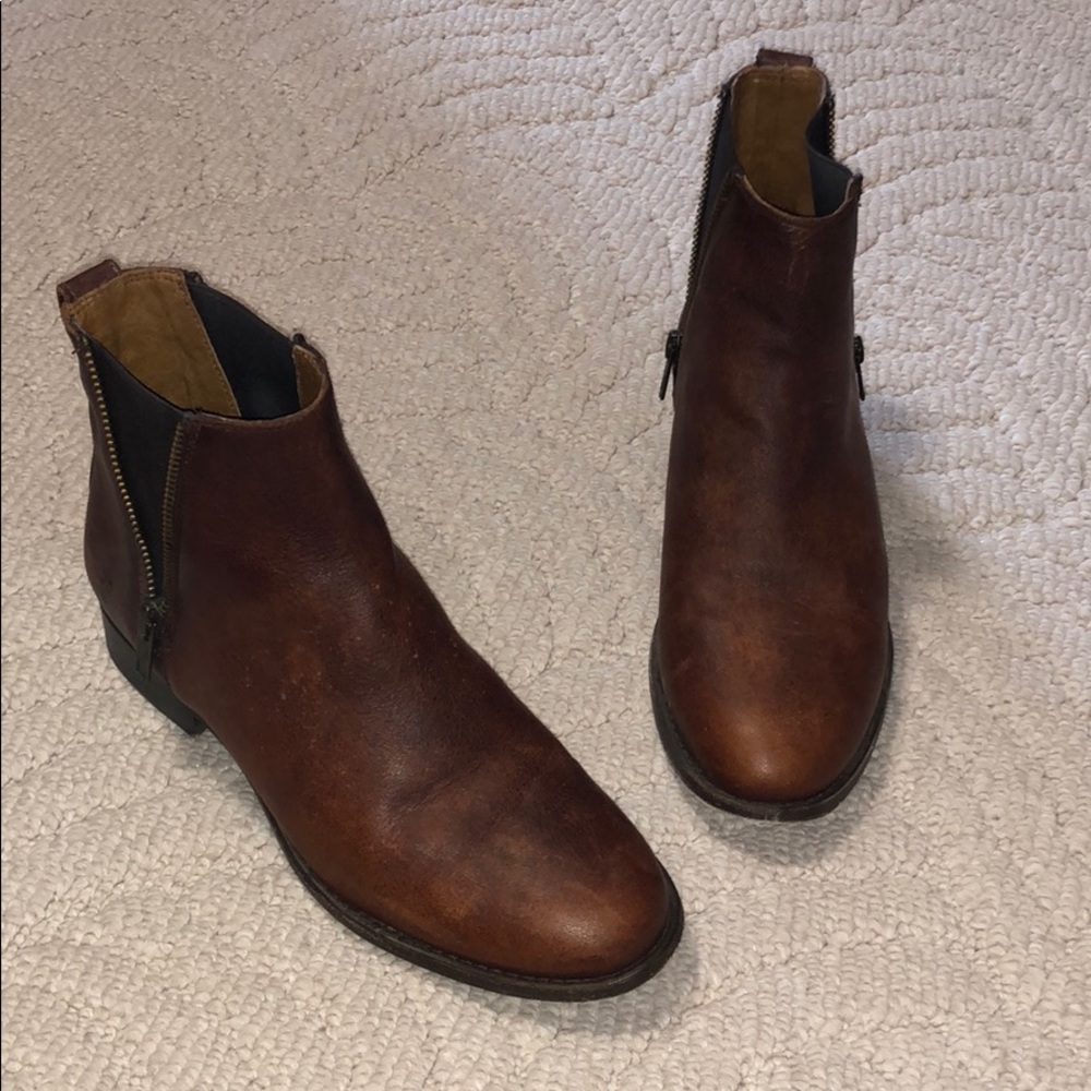 Frye Carly Chelsea Boot